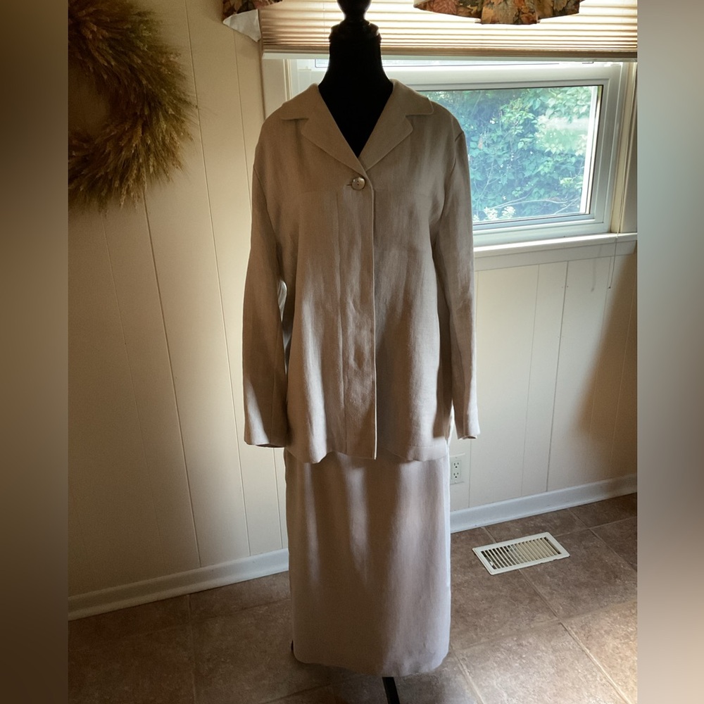 Elegant Cream Two-Piece Suit